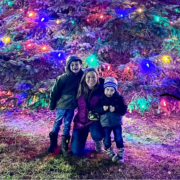 Meet your Posher, Laura - Picture 1 of 1